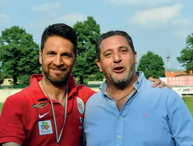  ??  ?? Sorrisi promozione
Il presidente Luca Visentin, a destra, assieme all’allenatore del Treviso, mister Cristiano Graziano