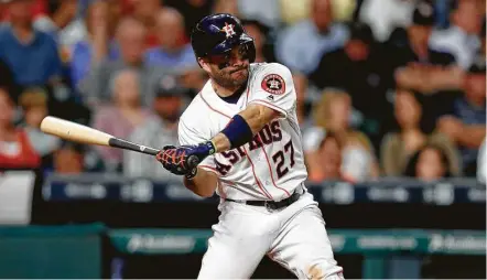  ?? Karen Warren / Houston Chronicle ?? El segunda base de los Astros, José Altuve (27), volvió a ser el más destacado de la franquicia de Houston, que no pudo avanzar a los playoffs de las Grandes Ligas por otra temporada pese a la efectivida­d del venezolano con el bate.