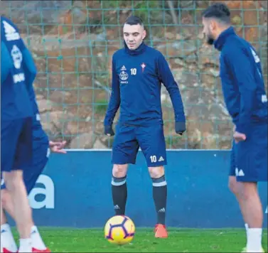  ??  ?? NO ESTÁ A TOPE. Iago Aspas entró en la lista, pero será suplente porque aún está con molestias.