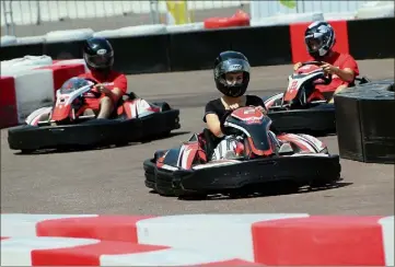  ?? (Photos Cyril Dodergny) ?? La session de kart électrique dure  minutes.