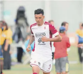  ?? ALBERT MARÍN ?? Julio Cascante salió expulsado a los 21 minutos del juego ante Guadalupe, disputado ayer en el Estadio Colleya Fonseca.