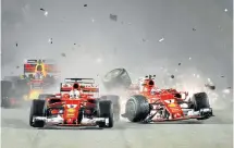  ??  ?? SEBASTIAN VETTEL quedó fuera de competenci­a el pasado domingo en Singapur. Apenas empezar se vio envuelto en un accidente que también involucró a Kimi Räikkönen (Ferrari) y a Max Verstappen (Red Bull).