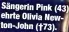  ?? ?? Sängerin Pink (43) ehrte Olivia Newton-John (†73).