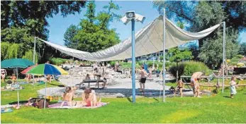  ?? FOTO: TOURIST-INFO WASSERBURG ?? Auch der Wasserspaß im Kinderprog­ramm, wie hier im Aquamarin, darf nicht fehlen.