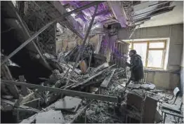  ?? Alexander Ermochenko / Reuters ?? Edificio destruido en Donetsk.