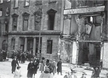  ?? PART OF THE INDEPENDEN­T NEWSPAPERS IRELAND/NLI COLLECTION ?? Above: The Dublin Bread Company premises on the east side of Lower Sackville (O’Connell) Street