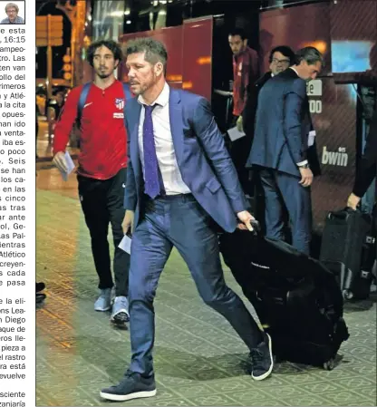  ??  ?? DURMIERON EN BARCELONA. El Atlético llegó anoche con Simeone como líder de la expedición.