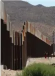  ??  ?? Parte del muro fronterizo con México./ARCHIVO.