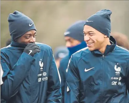  ?? FOTO: INSTAGRAM ?? Dembélé y Mbappé bromean en uno de los entrenamie­ntos previos al encuentro contra la Colombia de Yerry Mina