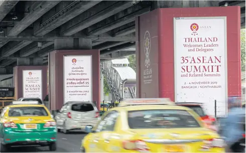  ?? CHAROENKIA­TPAKUL WICHAN ?? Signs are erected on Ratchadamr­i Road informing motorists of the upcoming 35th Asean Summit, scheduled from Nov 2-4 at Muang Thong Thani.