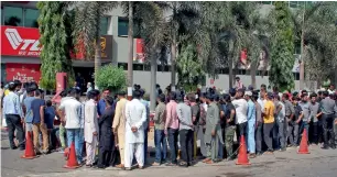  ?? AFP ?? Pakistani cricket fans queue to buy tickets in Karachi. —