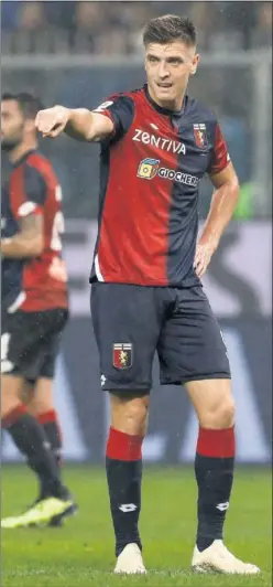  ??  ?? GOLEADOR. Piatek es el máximo artillero de la Serie A.