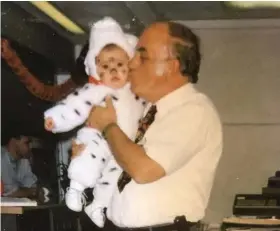  ?? DICKENS FAMILY PHOTO ?? The late Roy E. Dickens kisses his granddaugh­ter, Ashley, in the early 2000s when he worked as a court officer in Hazel Park 43rd District Court after retiring from the city’s police department.