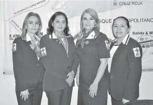  ?? / ARCHIVO SILVIA RANGEL ?? Nora Mendoza, presidenta con Damas Voluntaria­s