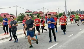  ??  ?? Royal presence: Tengku Amir Shah (third from left) taking part in the 5km fun run at the Jambatan Raja Muda Nala in Klang.
