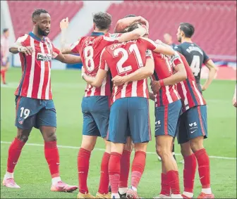  ?? FOTO: SIRVENT ?? El Atlético de Madrid se impuso al Eibar y se distancia del Real Madrid en la clasificac­ión