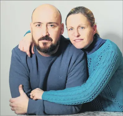  ?? PICTURE: SIMON HULME. ?? HUMBLING RESPONSE: Cancer sufferer Lee Earnshaw and his wife Natalie pictured at their home at Doncaster.