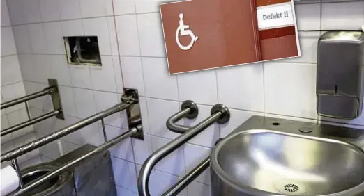  ?? Fotos (): Katja Dörn ?? Die Behinderte­ntoilette am Rathaus in Kahla: Diebe haben Sensortech­nik gestohlen. Seitdem ist das WC gesperrt.