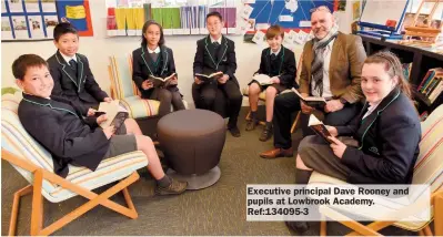  ?? ?? Executive principal Dave Rooney and pupils at Lowbrook Academy. Ref:134095-3