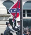  ?? JOHN BAZEMORE/The Associated Press ?? An honour guard from the South Carolina Highway Patrol removes the Confederat­e battle flag from the
Statehouse in Columbia, S.C.