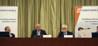  ??  ?? Vertici Al centro, il neo ad di Veneto Banca Cristiano Carrus (a sinistra) e il presidente Francesco Favotto