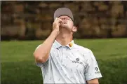  ?? DAVID J. PHILLIP / ASSOCIATED PRESS ?? Justin Rose reacts to missing a birdie putt on the 11th hole during the first round of the Masters on Thursday. Rose leads the field by 4 shots.