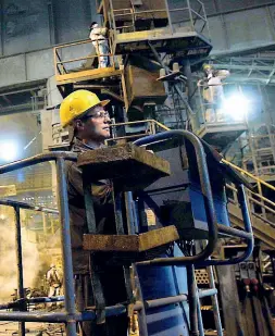  ??  ?? Timori La frenata della siderugia preoccupa la Brescia che produce
