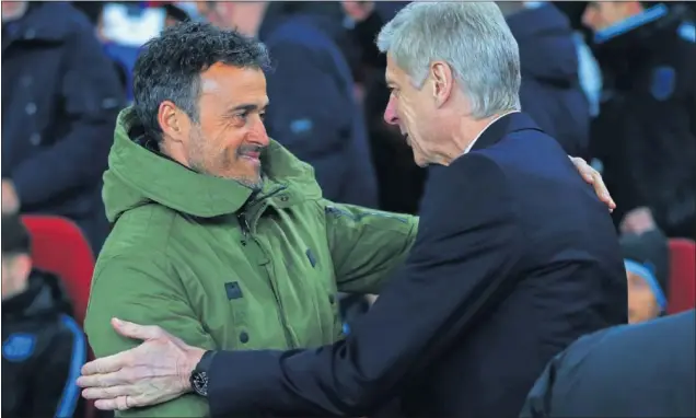  ??  ?? DE RIVAL A CANDIDATO. Luis Enrique y Wenger se vieron las caras en el Barça-Arsenal de octavos de la Champions 15-16. El asturiano suena para entrenar a los ‘cañoneros’.