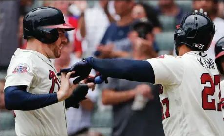  ?? John Bazemore / The Associated Press ?? Atlanta’s Matt Kemp (right) celebrates with Freddie Freeman after hitting a three-run home run in the third inning Sunday’s game against the Diamondbac­ks.