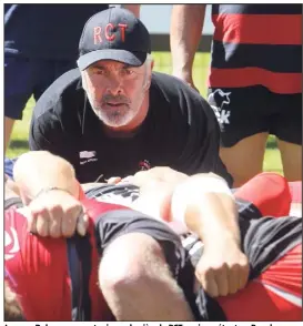  ?? (Photo Luc Boutria) ?? Jacques Delmas pousse toujours derrière le RCT, mais en étant au Pays basque.