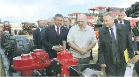  ?? Фото с сайта www.president.gov.by ?? Александр Лукашенко ездит по регионам и объясняет, каково народу будет без Батьки.