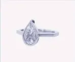  ??  ?? Detachable White Gold Pear Head with Round Diamond Band and Octa Band respective­ly