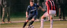  ??  ?? Federico Dimarco, 20 anni, con la maglia dell’Inter in un derby