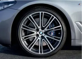  ??  ?? SLEEK RIDE BMW’S new design language lends a sophistica­ted appearance to the 540i, as seen with its 20-inch wheels (right) and its low-slung rear deck lid (above), which gives the car a fiercer look