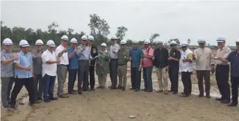  ??  ?? Julaihi (seventh left) with others at the site of the proposed Muara Lassa bridge.