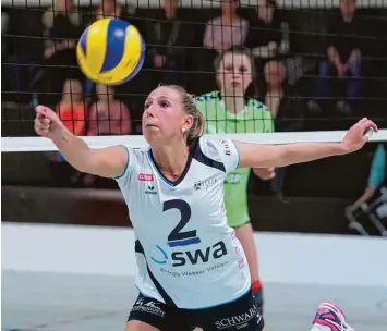  ?? Foto: Siegfried Kerpf ?? Lisa Schnürer und die Volleyball­erinnen der DJK Augsburg Hochzoll erhoffen sich gegen den Tabellenfü­hrer TV Planegg Krailling eine Partie, in der sie ihre Stärken ausspielen können.