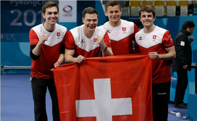  ?? KEYSTONE ?? Il giovane quartetto del Curling Club Ginevra, dopo la scoppola in semifinale, ha mostrato nervi d’acciaio