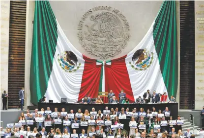  ?? OCTAVIO HOYOS ?? Protesta de panistas contra la “militariza­ción” del país.