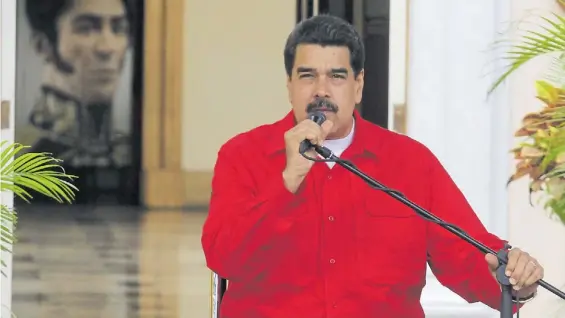  ?? EFE ?? Acto. El presidente Nicolás Maduro, durante un acto en la casa de gobierno en Caracas, junto con comunidade­s indígenas venezolana­s.