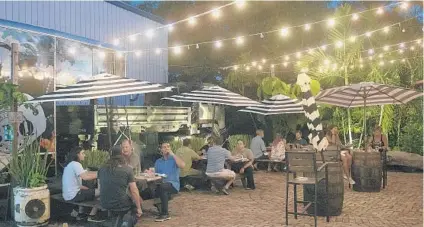  ?? MICHAEL LAUGHLIN/SUN SENTINEL ?? LauderAle brewery in Fort Lauderdale was built for outdoor entertaini­ng.