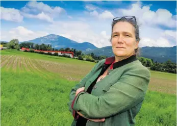  ?? BILD: SN/ROBERT RATZER ?? Die Anifer Bürgermeis­terin Gabrielle Gehmacher-Leitner will für einen Betrieb mit 200 Mitarbeite­rn kein neues Grünland anknabbern.