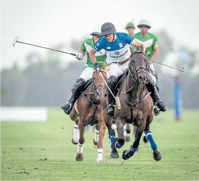  ?? S. LLAMERA ?? hilario ulloa aporta sacrificio y gol: su incorporac­ión le está dando resultados a ellerstina