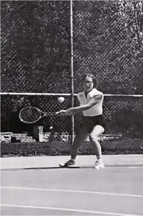  ??  ?? GLENDA’S SUCCESS at tennis was a point of pride in her family’s letters to her. Here she readies a killer backhand shot in 1975.