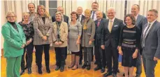  ?? FOTO: PR ?? Klaus Burger (Vierter von rechts) begrüßt Friedlinde Gurr-Hirsch (Siebte von rechts) als Rednerin beim Empfang der CDU.