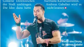  ??  ?? Wieder eine Ehrung für Andreas Gabalier