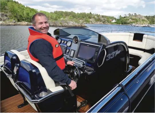  ??  ?? FORNØYD: Messegener­al Carl Fredrik Haugan synes det var godt oppmøte til Powerboat-Weekend, tross dårlig vaer.