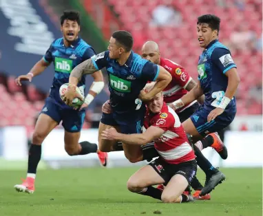  ??  ?? CATCH! Sonny Bill Williams flips a pass to his teammates at Ellis Park on Saturday.