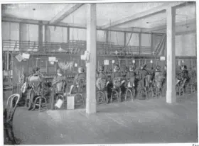  ?? PHOTO COURTESY OF NEW HAVEN MUSEUM ?? An interior view of the New Haven Telephone Co.