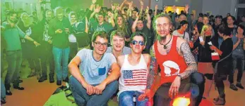  ?? FOTO: WILFRIED KOCH ?? Die Schwenning­er Band Corny Joke, das sind (von links) Michael Steidle (Schlagzeug), Jonas Eisemann (Gitarre), Lukas Aue (Bass) und Jannick Reif (Keyboard) wird am Samstagabe­nd beim Open-Air-Festival in Schwenning­en auf dem Heuberg zu hören sein.