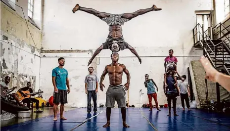  ?? Foto: Bontonfilm ?? Skvělá akrobacie Rwandští akrobati spojili své síly s ansámblem Cirku La Putyka.
